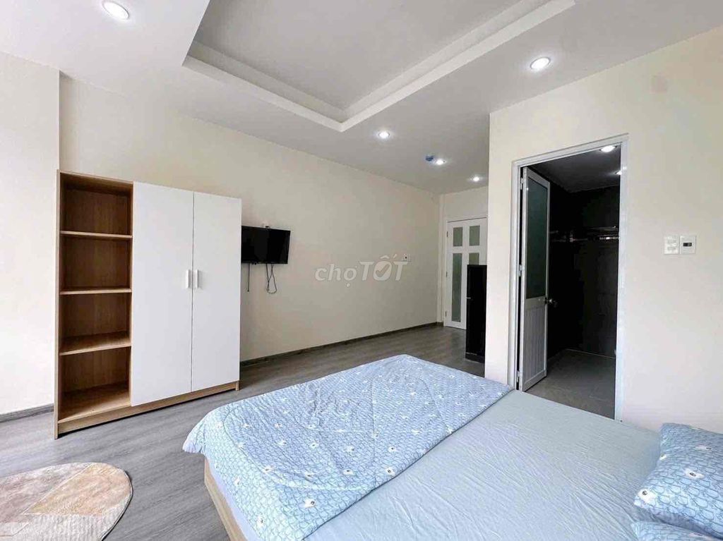 Just 100 percent. 35 M2 Parks. Full new furniture near the market.
