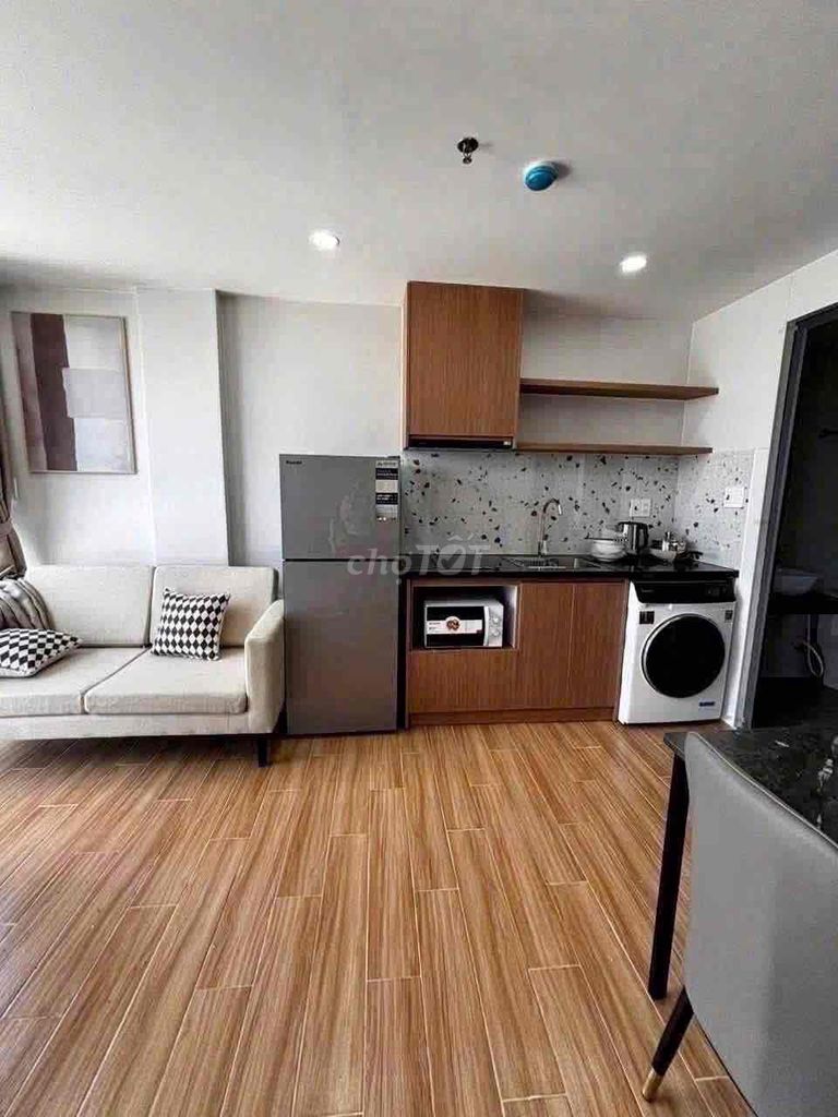 Rent the Central District 7 private balconies free to District 1, 4