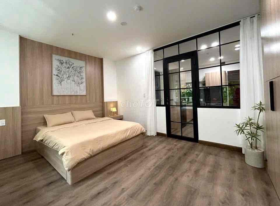 Rent the Central District 7 private balconies free to District 1, 4