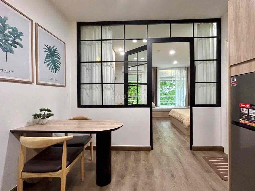 Rent the Central District 7 private balconies free to District 1, 4