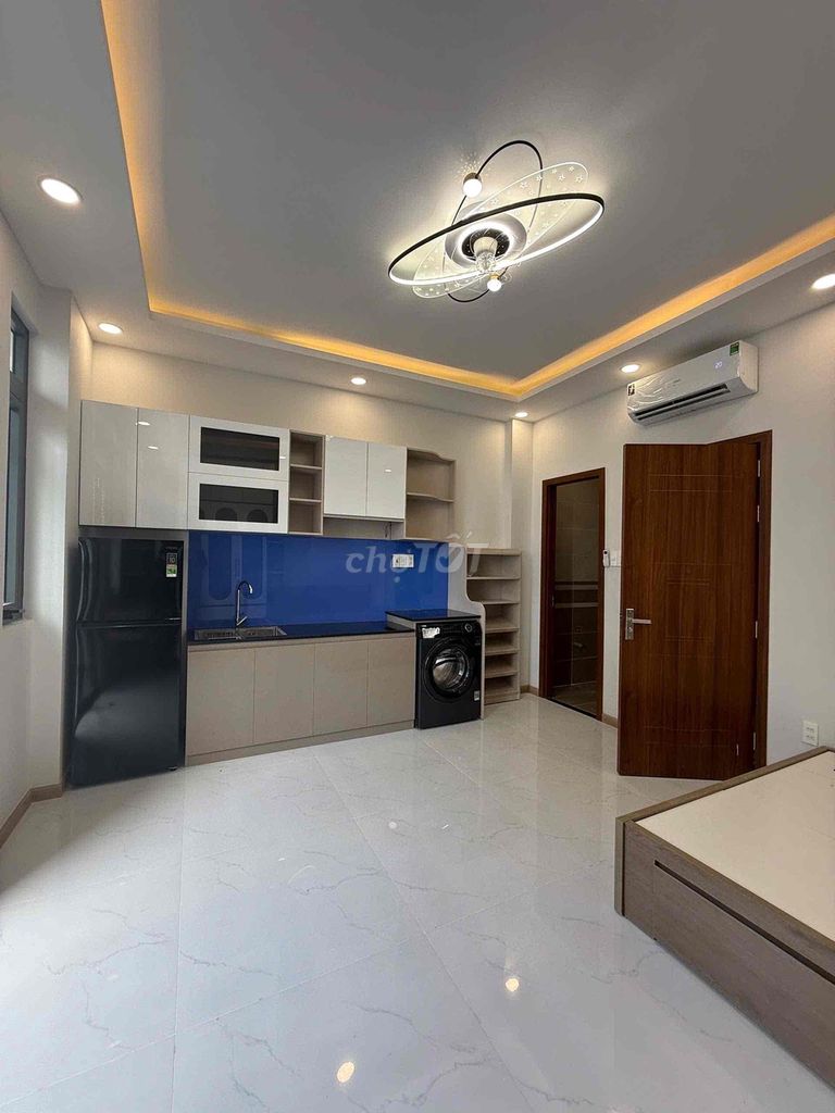 Studio balcony full of private washing machines has opened