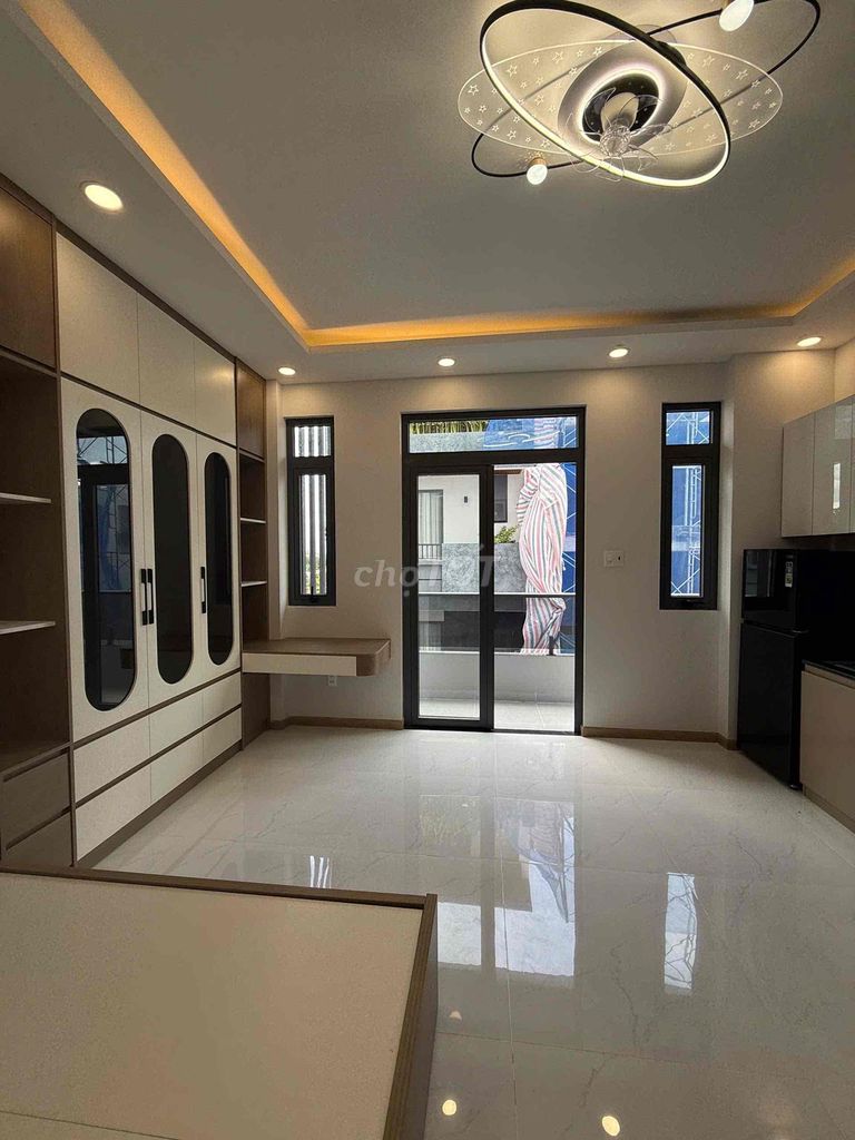 Studio balcony full of private washing machines has opened