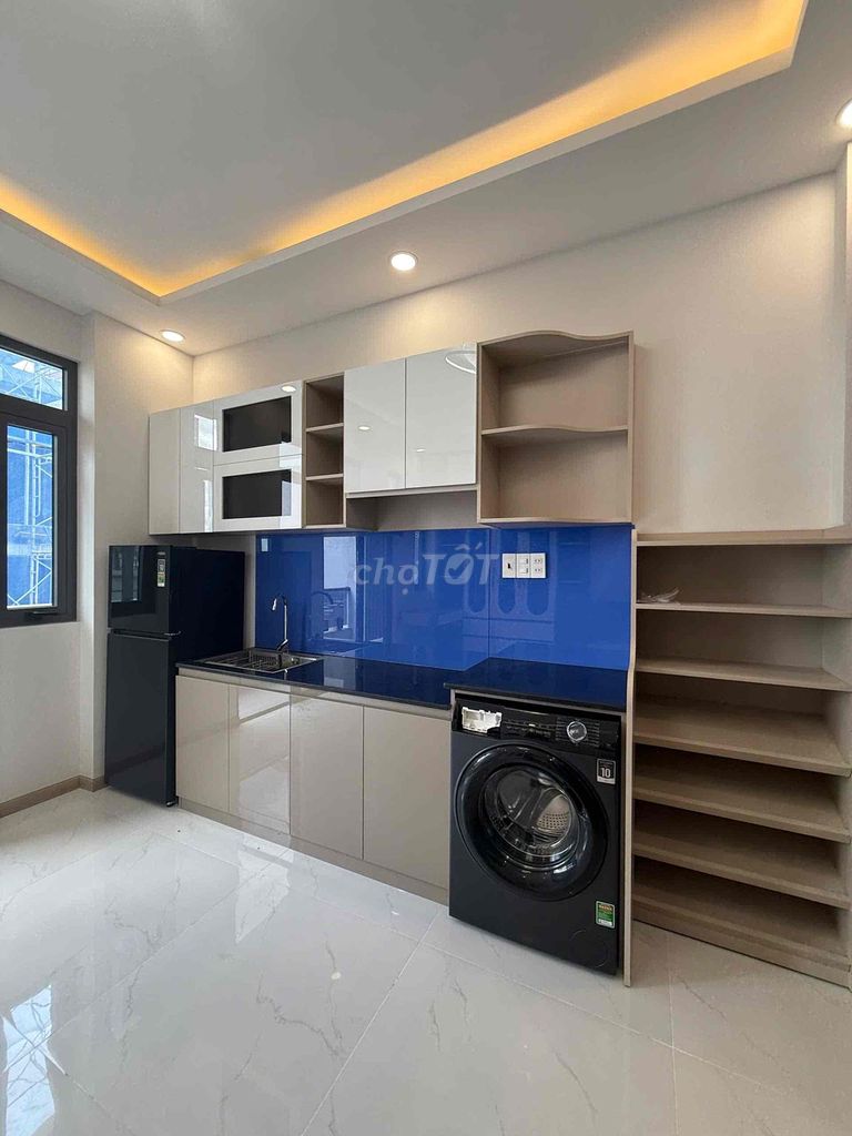 Studio balcony full of private washing machines has opened