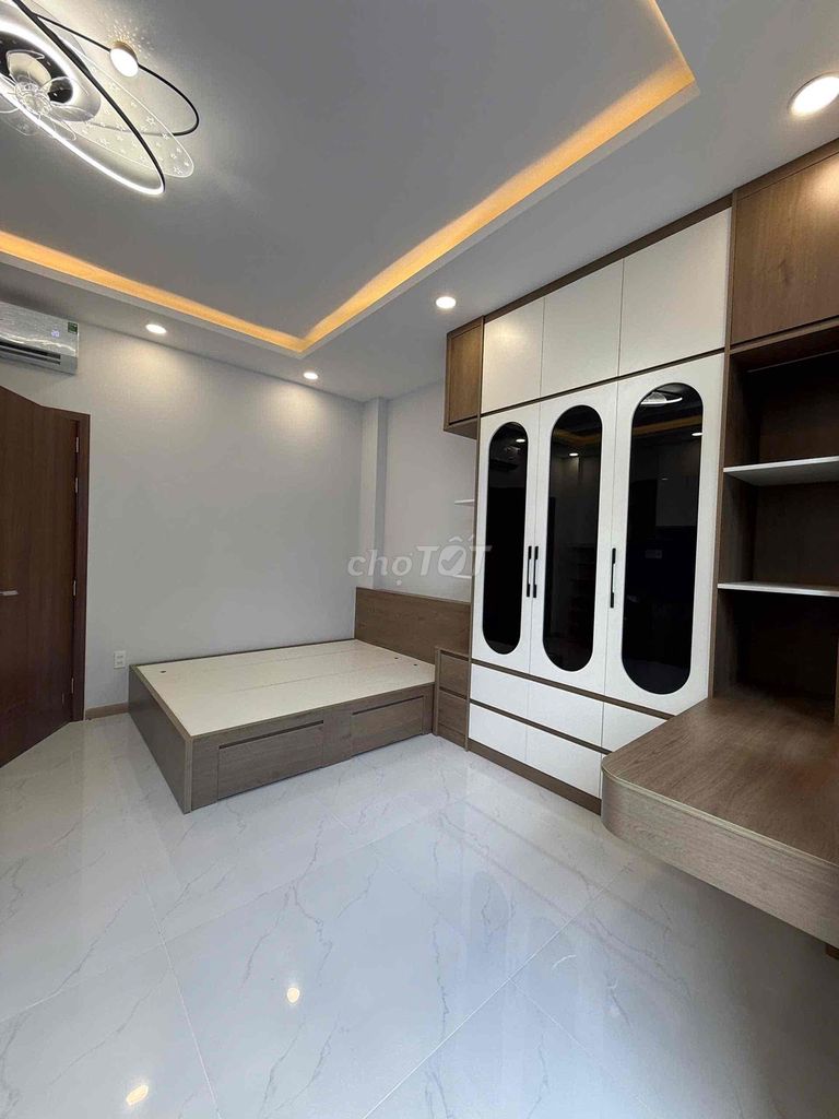 Studio balcony full of private washing machines has opened