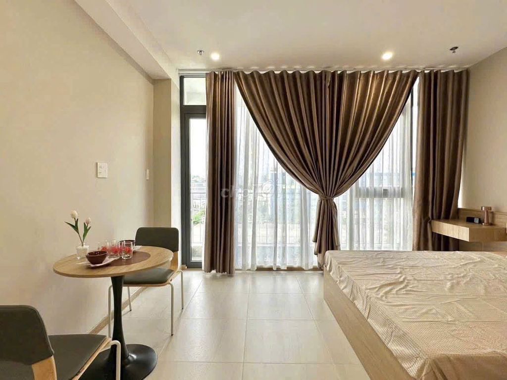 Rent a balcony. Near the udum kcx Funky. By the way of District 4