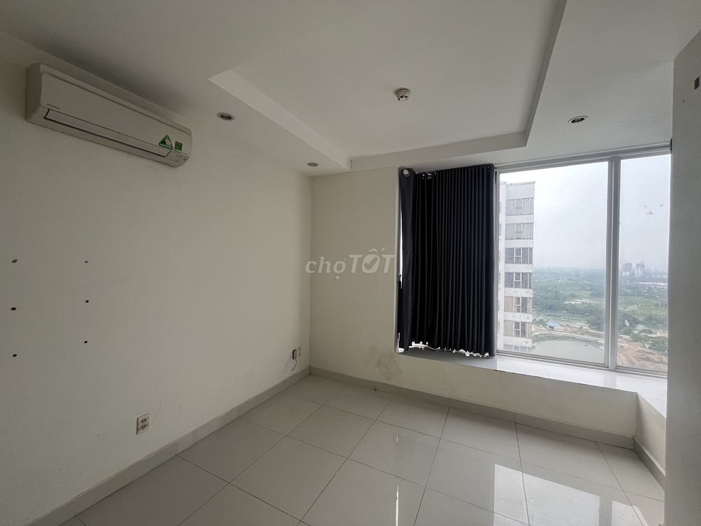 It's the owner who rents apartment 138 m2 3 bedrooms 3 high-rise toilets. Good view.