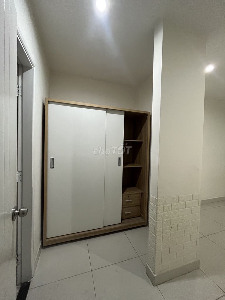 It's the owner who rents apartment 138 m2 3 bedrooms 3 high-rise toilets. Good view.