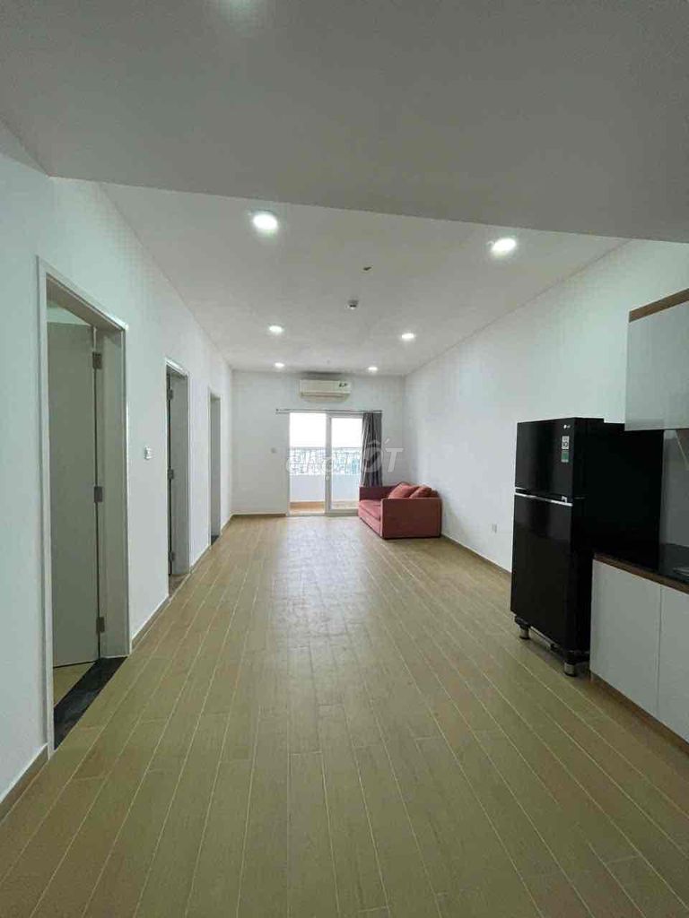 It's the owner who rents a two-room apartment. Two bathrooms, full interior, 10 million.