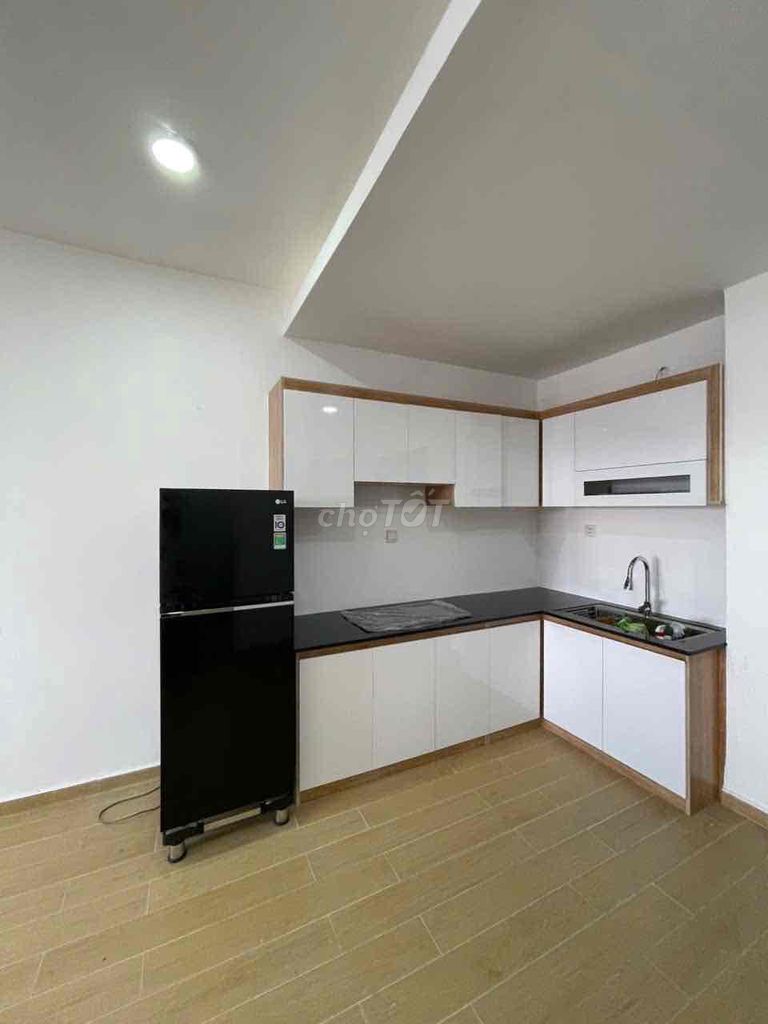 It's the owner who rents a two-room apartment. Two bathrooms, full interior, 10 million.