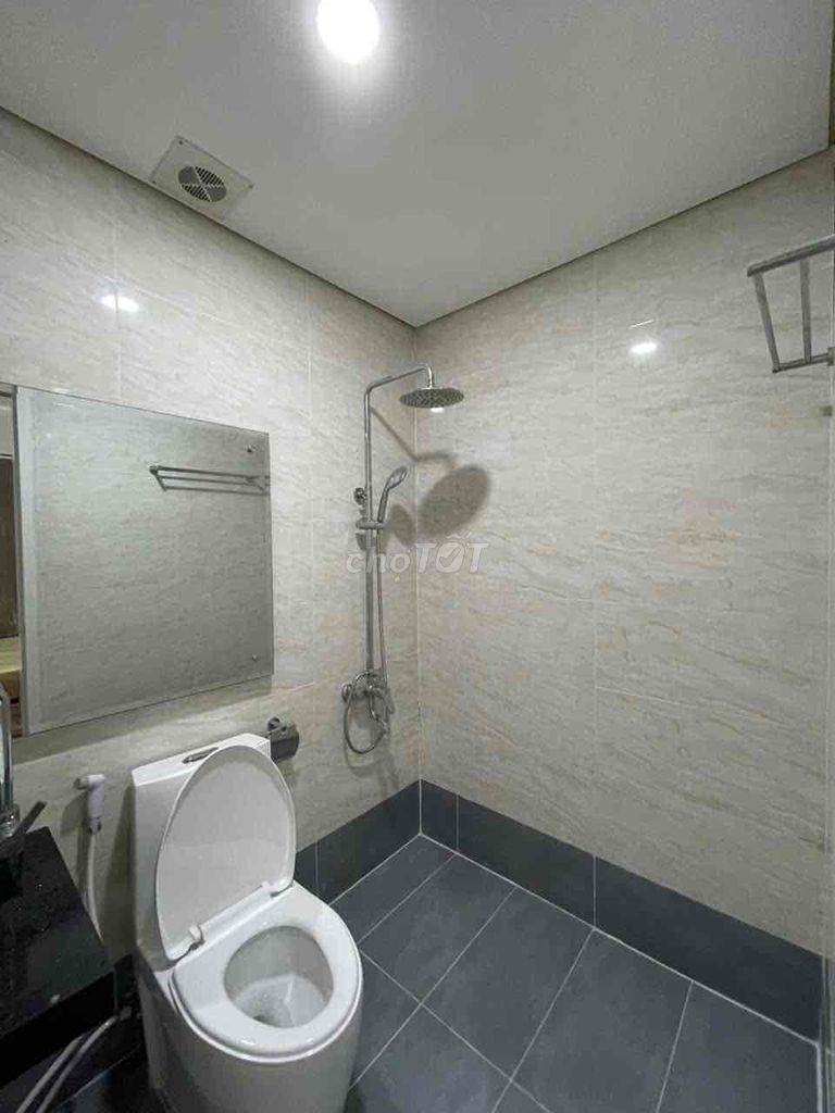 It's the owner who rents a two-room apartment. Two bathrooms, full interior, 10 million.