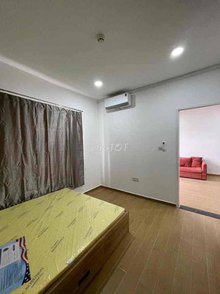 It's the owner who rents a two-room apartment. Two bathrooms, full interior, 10 million.