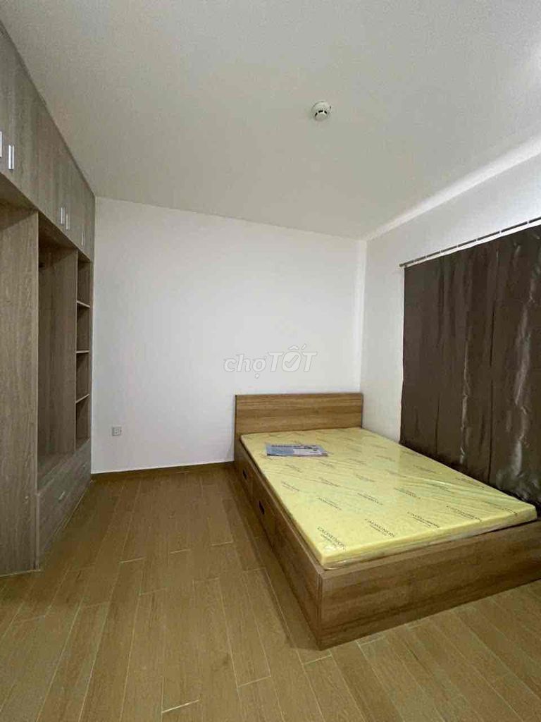 It's the owner who rents a two-room apartment. Two bathrooms, full interior, 10 million.