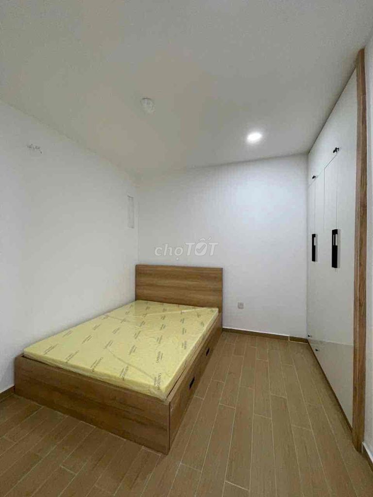 It's the owner who rents a two-room apartment. Two bathrooms, full interior, 10 million.