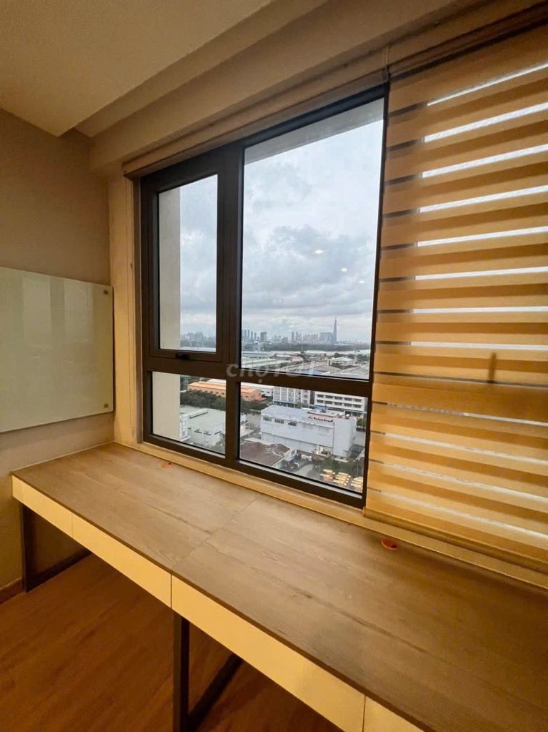 Jamona Heighst - full interior - 2 bedroom - 2 view of the district fireworks 1