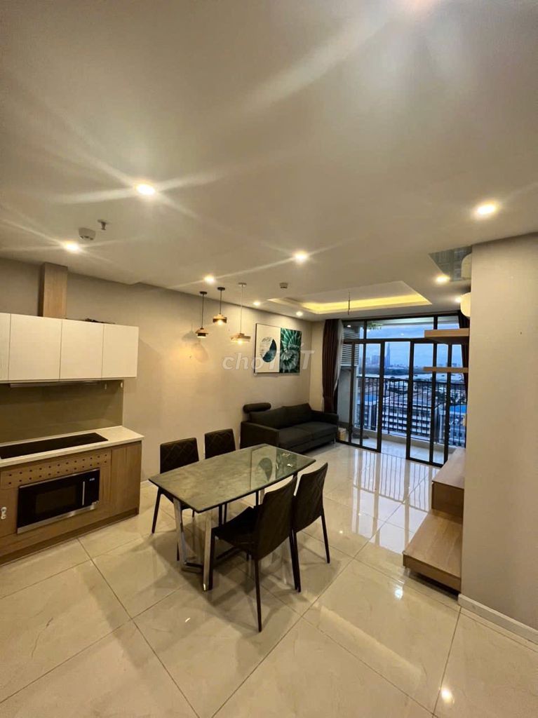 Jamona Heighst - full interior - 2 bedroom - 2 view of the district fireworks 1