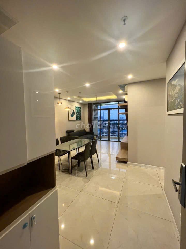 Jamona Heighst - full interior - 2 bedroom - 2 view of the district fireworks 1