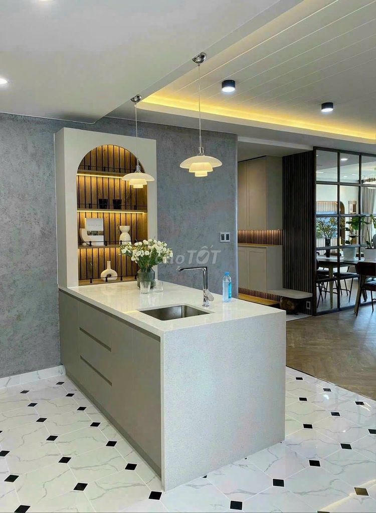 Penthouse Satra Eximland- 200 meters high-end four bedroom, three toilets cost 49 million a month.