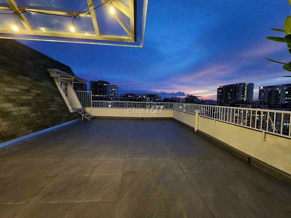 Penthouse Satra Eximland- 200 meters high-end four bedroom, three toilets cost 49 million a month.