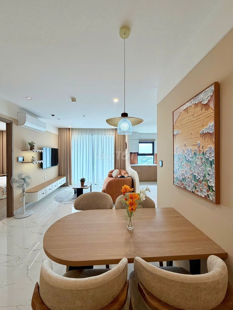 Rent the apartment. Two bedrooms. Three Vinhomes Grand Park bedrooms. Four million five.
