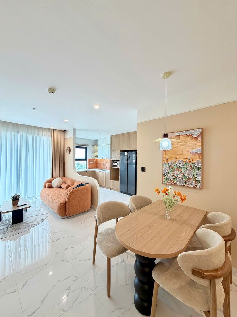 Rent the apartment. Two bedrooms. Three Vinhomes Grand Park bedrooms. Four million five.