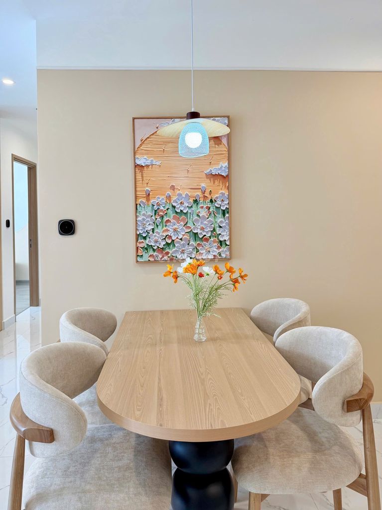 Rent the apartment. Two bedrooms. Three Vinhomes Grand Park bedrooms. Four million five.