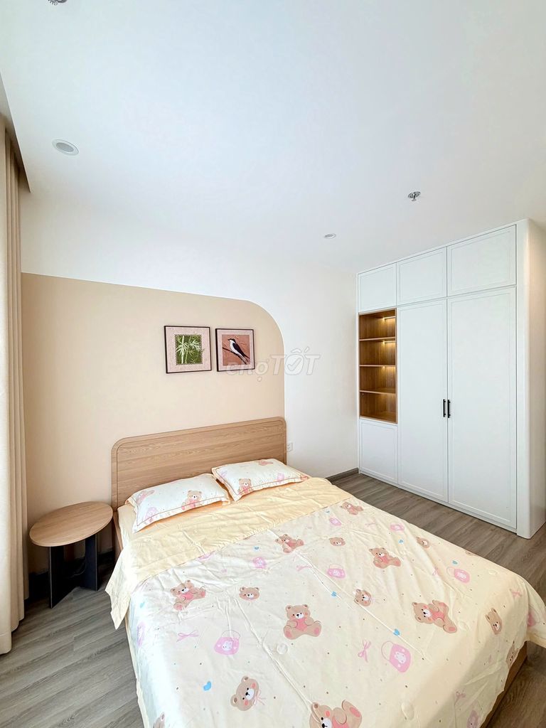 Rent the apartment. Two bedrooms. Three Vinhomes Grand Park bedrooms. Four million five.