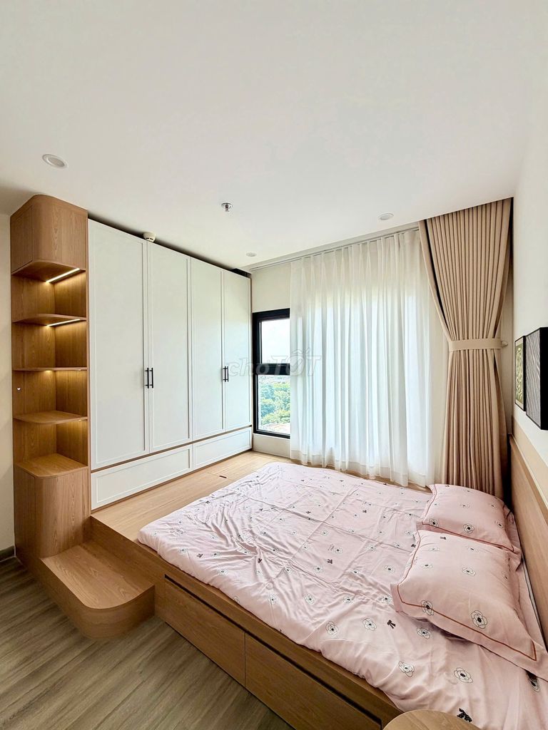 Rent the apartment. Two bedrooms. Three Vinhomes Grand Park bedrooms. Four million five.