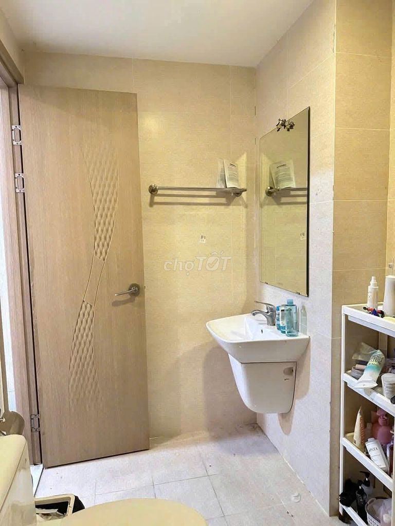 Saigonres Plaza Nguyễn Xí, 155 million rent a month, three bedrooms, two toilets, 81 meters full of furniture.