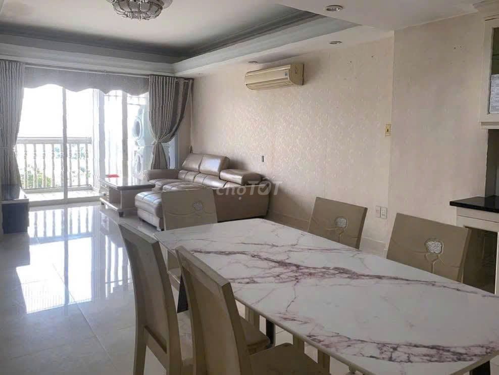 The angle C/c Khuông Việt is 105 meters2, 3 bedrooms full of furniture cost 15 million a month.