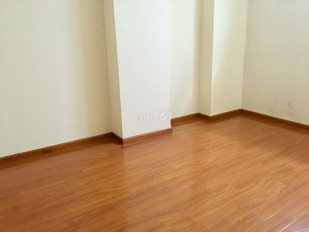 Bảy Hiền Tower owner: 140 M2 (3 bedrooms, 2 toilets) high level - price: 15 million a month.