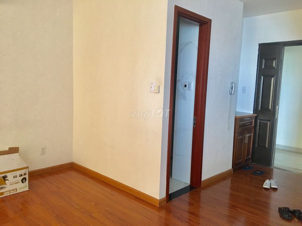 Bảy Hiền Tower owner: 140 M2 (3 bedrooms, 2 toilets) high level - price: 15 million a month.