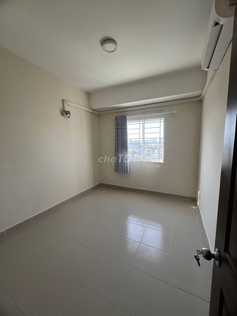 Tecco complex, Nguyễn Thiện Thuật, bt: Two bedrooms, air conditioning, 60 meters, 10.5 million.