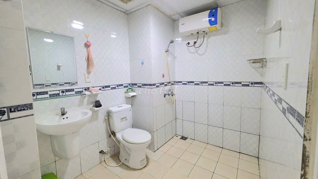 Trần Quốc Thảo apartment, 9 million a month's rent ladder, bedroom, toilet, furniture.