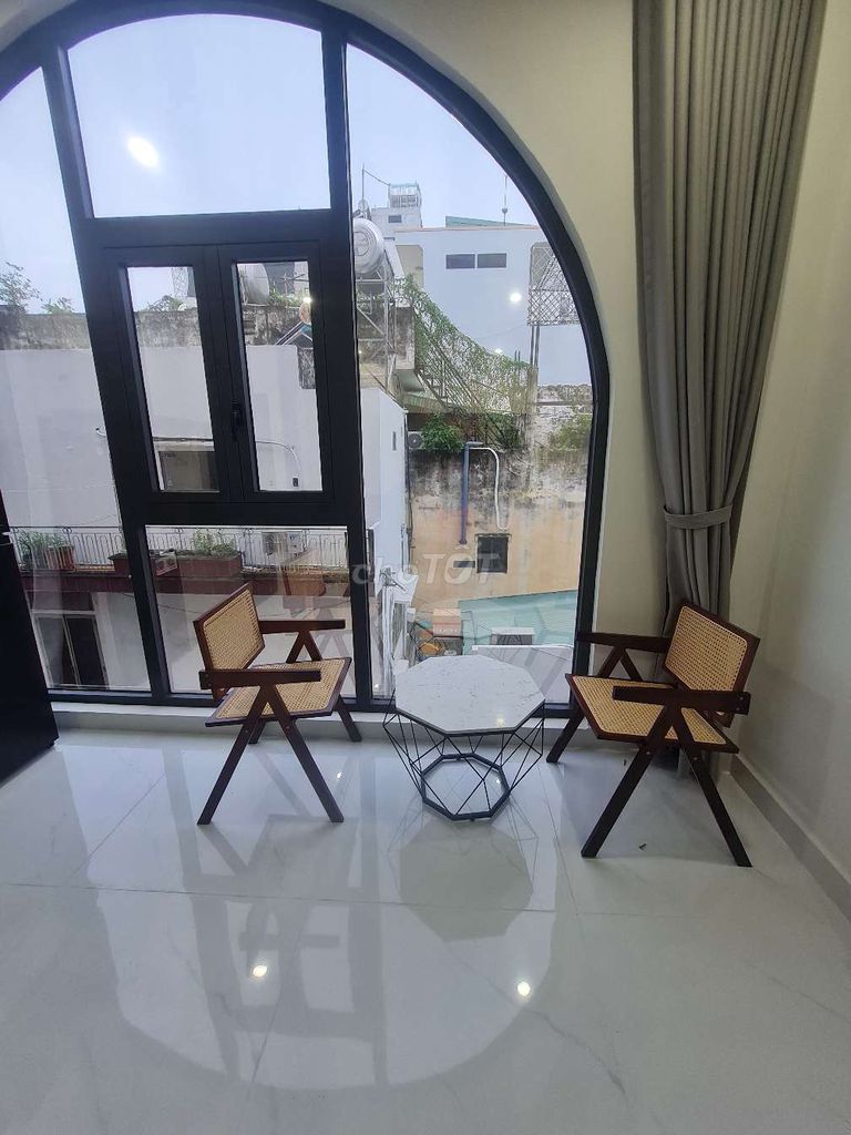 The apartment is full of furniture, 35 meters new, car lanes traveling, 8.5 million.