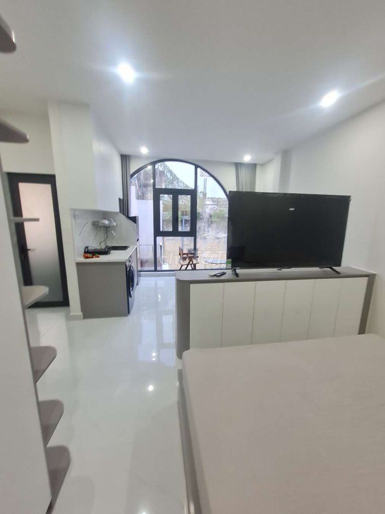 The apartment is full of furniture, 35 meters new, car lanes traveling, 8.5 million.