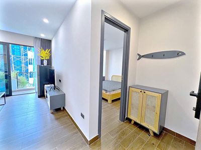 Rent a Bancol bedroom right out oftown, plus a T3 station.