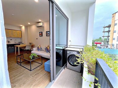 Rent a Bancol bedroom right out oftown, plus a T3 station.