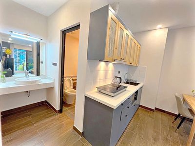 Rent a Bancol bedroom right out oftown, plus a T3 station.