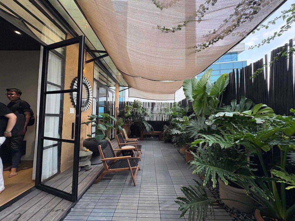 Rent the apartment. One of Tô Hiến Thành's own garden bedrooms.