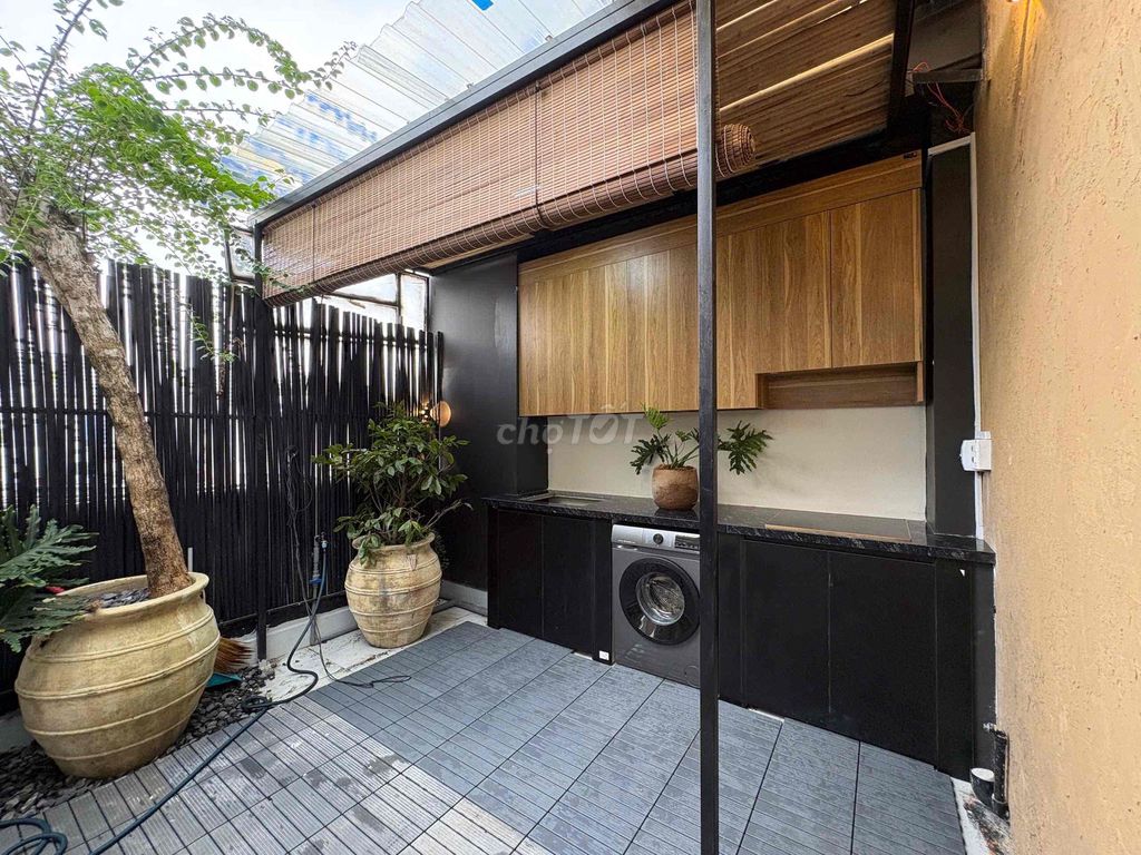 Rent the apartment. One of Tô Hiến Thành's own garden bedrooms.