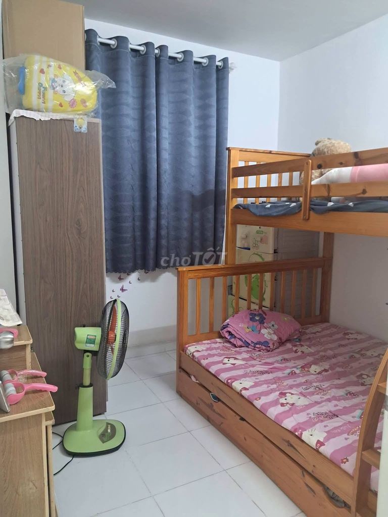 Phú Thạnh building is empty. One bedroom is six million and a half/th. 53 Nguyễn Sơn