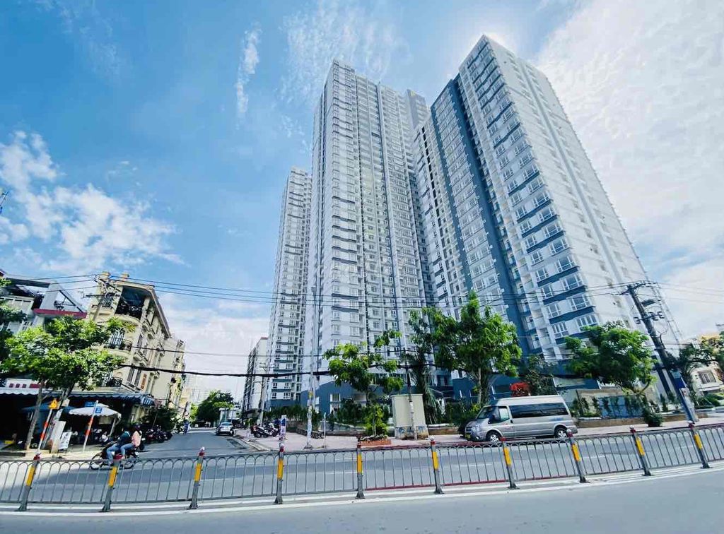 Rent a six-year-old district apartment.