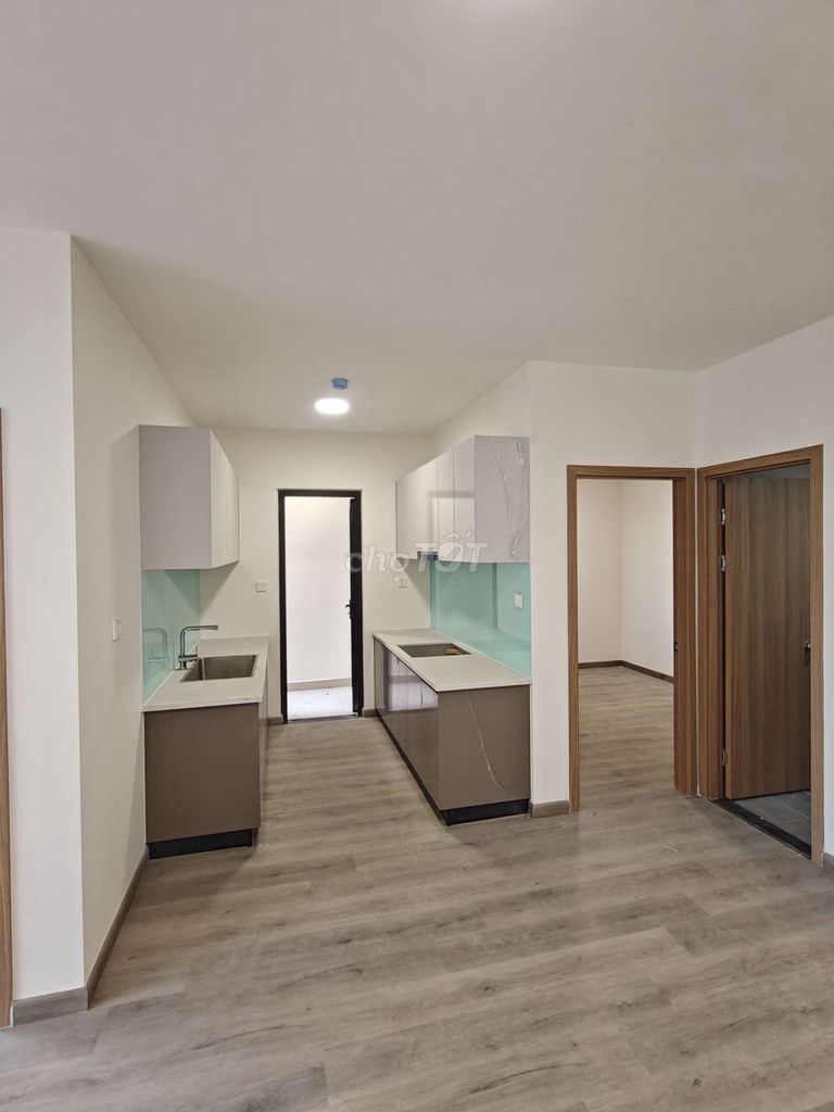 The super-special corner house only gets two bedrooms, two toilets, eight million.