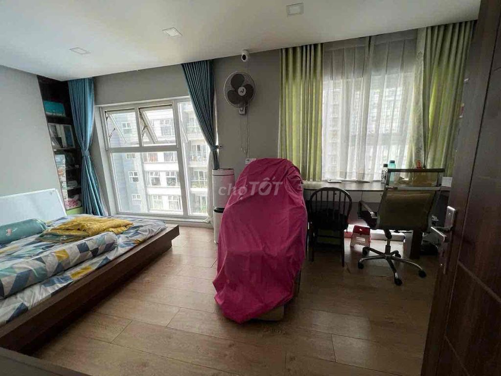 Rent the center of the 10th, 3 bedrooms, full interior.