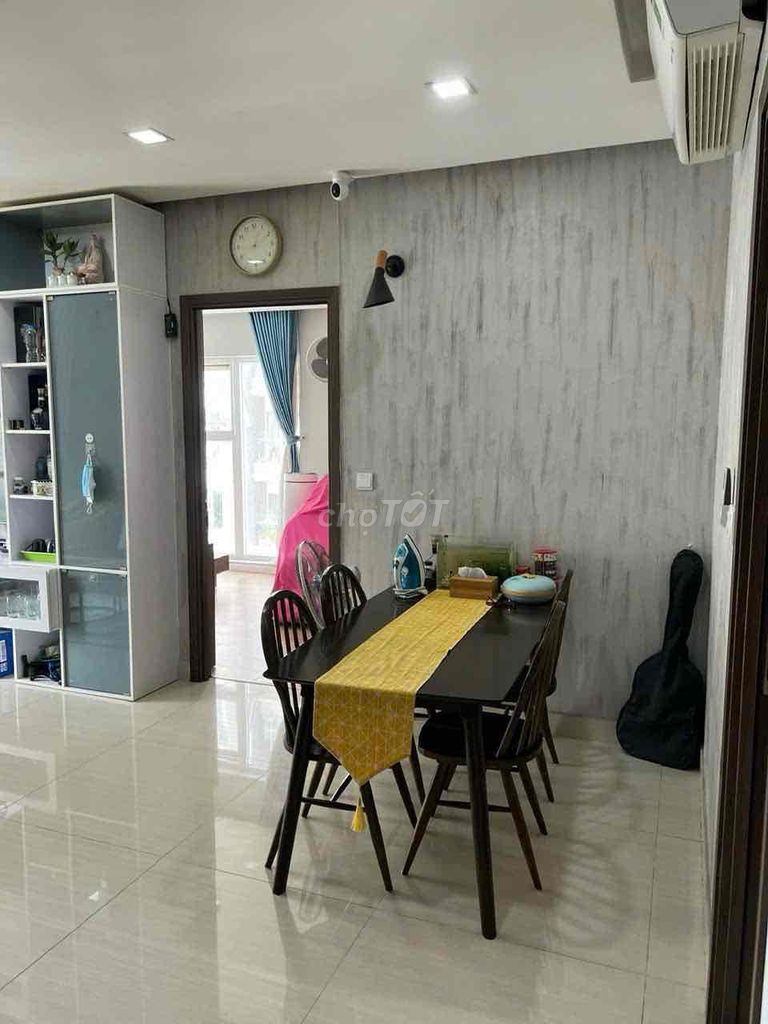 Rent the center of the 10th, 3 bedrooms, full interior.