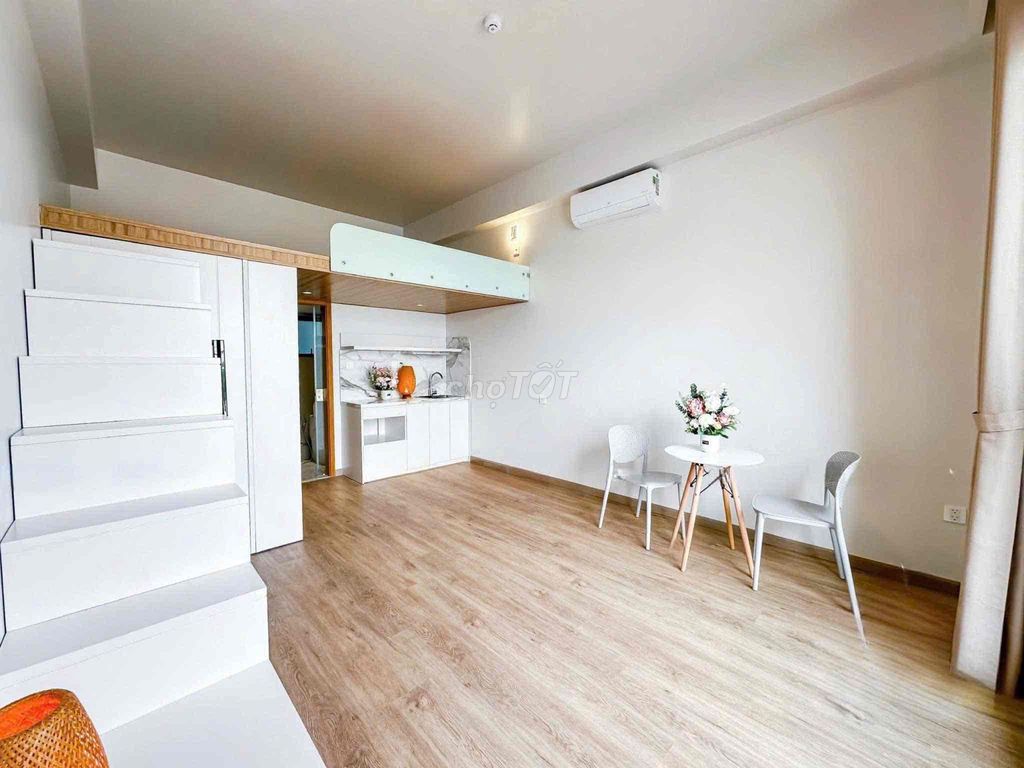The perfect beautiful house. The britches to full interior.