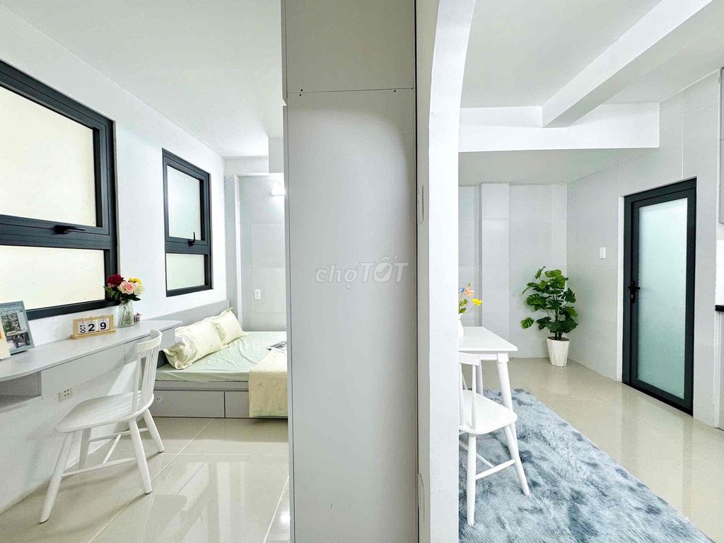 The new room-wide service apartment is just Lạc Long Quân-nay-small-song.