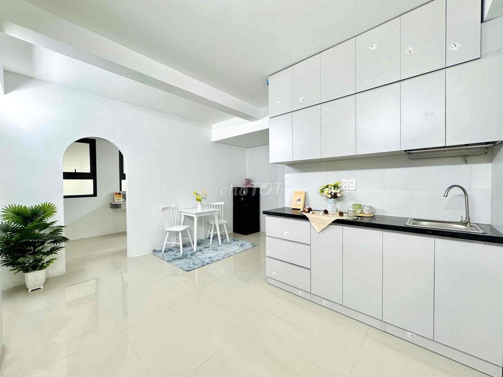 The new room-wide service apartment is just Lạc Long Quân-nay-small-song.