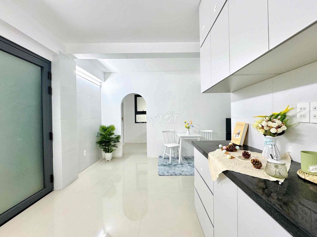 The new room-wide service apartment is just Lạc Long Quân-nay-small-song.