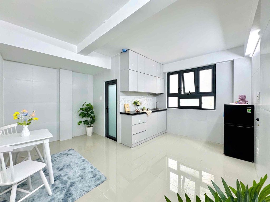 The new room-wide service apartment is just Lạc Long Quân-nay-small-song.